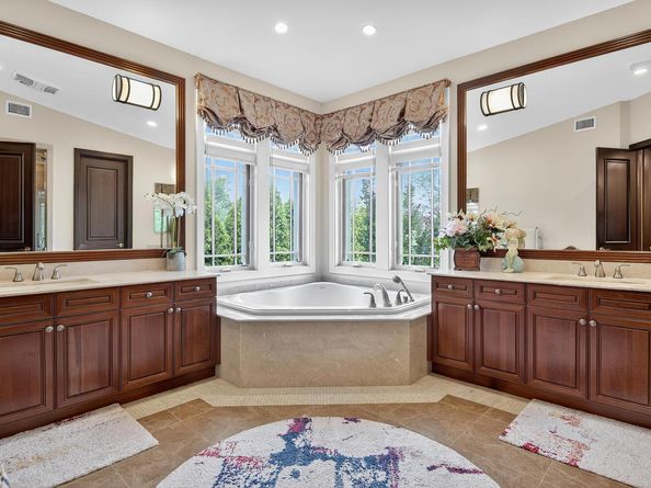 25 Holiday Pond Road, Jericho NY 11753