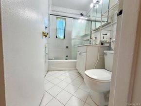 219-36 74 Avenue 323A1, Bayside NY 11364