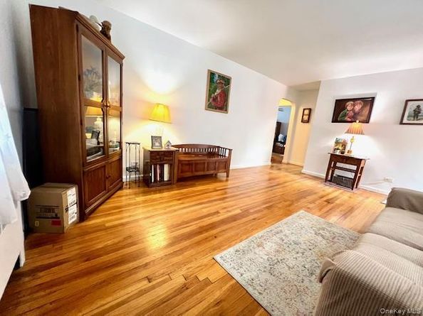 219-36 74 Avenue 323A1, Bayside NY 11364