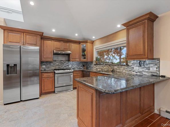 73 E Beach Promenade, Lindenhurst NY 11757