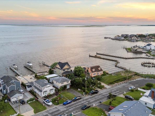 73 E Beach Promenade, Lindenhurst NY 11757