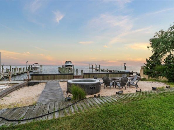 73 E Beach Promenade, Lindenhurst NY 11757