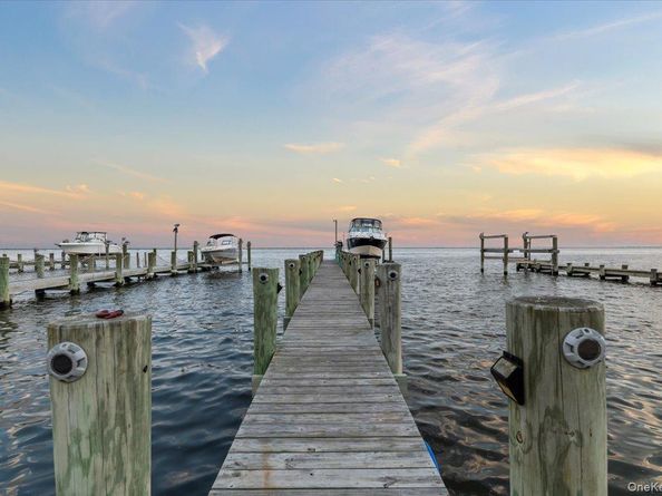 73 E Beach Promenade, Lindenhurst NY 11757