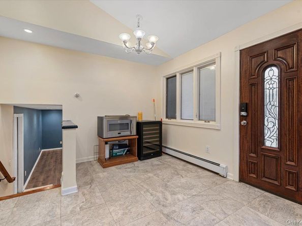 73 E Beach Promenade, Lindenhurst NY 11757