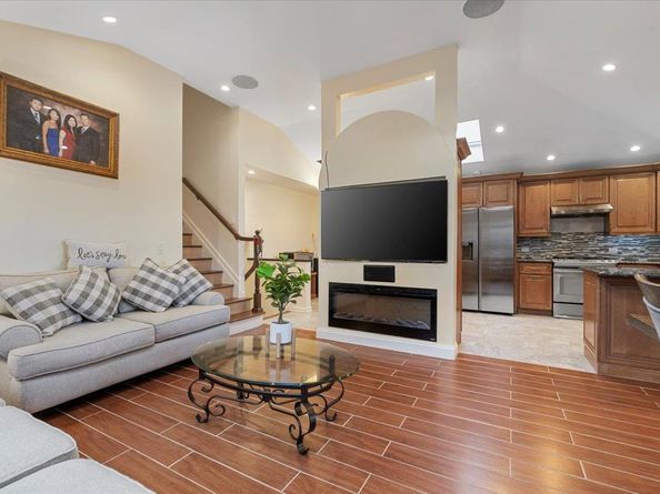 73 E Beach Promenade, Lindenhurst NY 11757