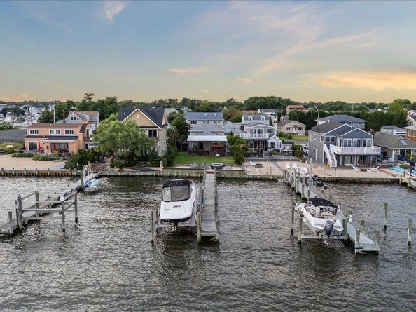 73 E Beach Promenade, Lindenhurst NY 11757
