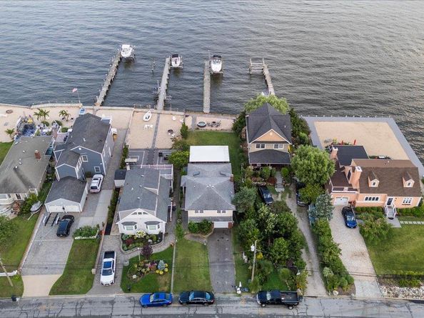 73 E Beach Promenade, Lindenhurst NY 11757