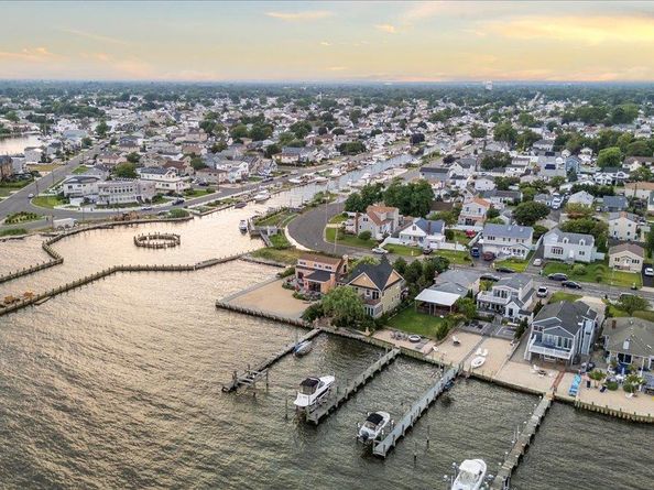 73 E Beach Promenade, Lindenhurst NY 11757