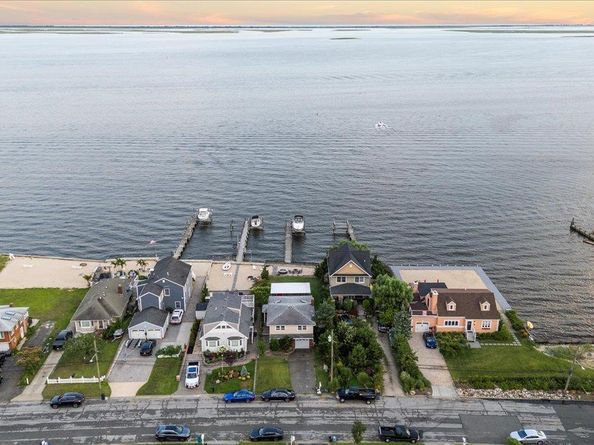73 E Beach Promenade, Lindenhurst NY 11757