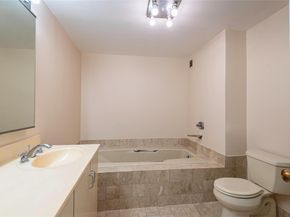 12 Bond Street 7A, Great Neck NY 11021