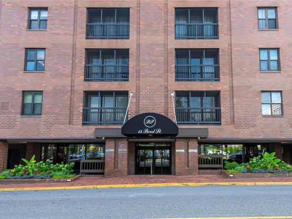 12 Bond Street 7A, Great Neck NY 11021