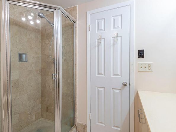 12 Bond Street 7A, Great Neck NY 11021