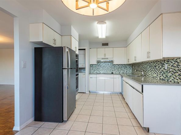 12 Bond Street 7A, Great Neck NY 11021