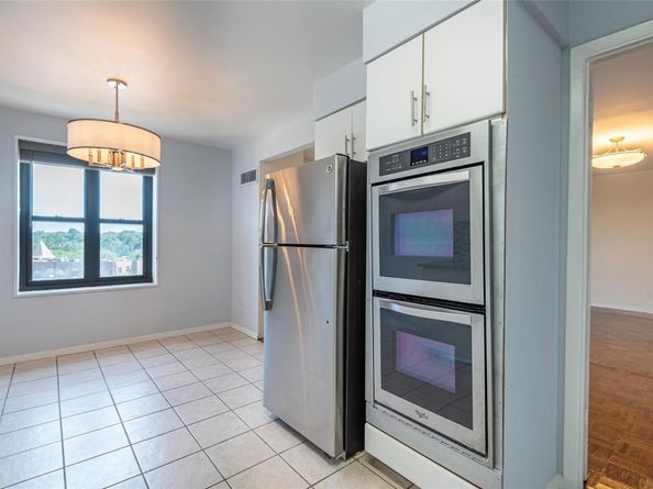 12 Bond Street 7A, Great Neck NY 11021