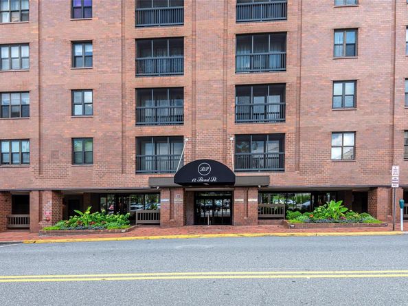 12 Bond Street 7A, Great Neck NY 11021