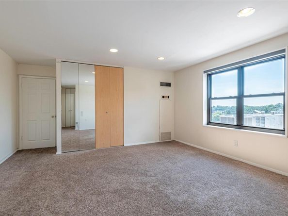 12 Bond Street 7A, Great Neck NY 11021