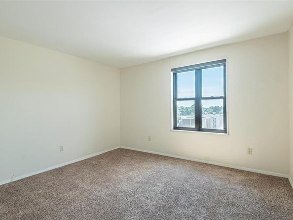 12 Bond Street 7A, Great Neck NY 11021