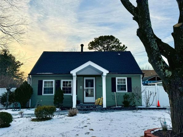 724 Provost Avenue, Bellport NY 11713