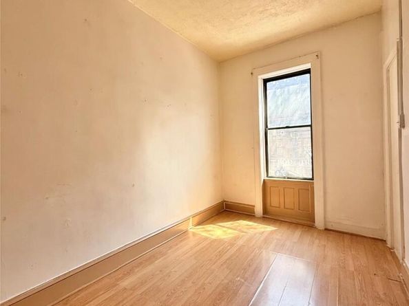 86-09 Jamaica Ave, Woodhaven NY 11421