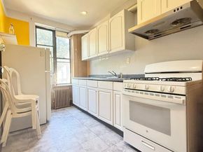 86-09 Jamaica Ave, Woodhaven NY 11421