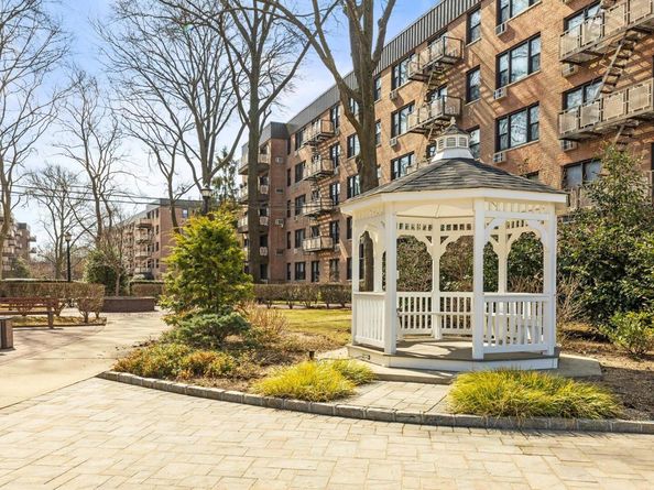 5 Birchwood Court 3N, Mineola NY 11501