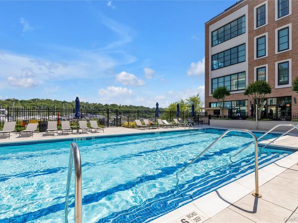 100 Garvies Point Road 1238, Glen Cove NY 11542