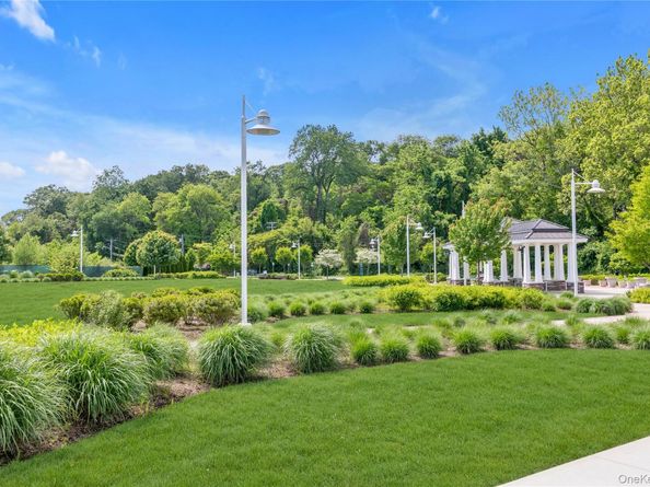 100 Garvies Point Road 1238, Glen Cove NY 11542