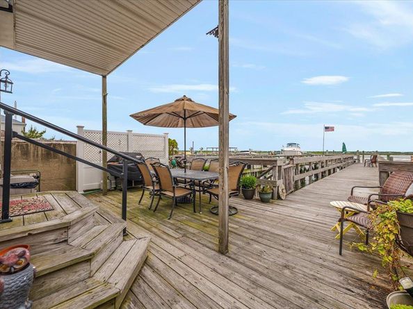 991 W Park Avenue, Long Beach NY 11561