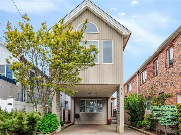 991 W Park Avenue, Long Beach NY 11561