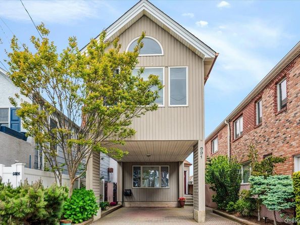 991 W Park Avenue, Long Beach NY 11561