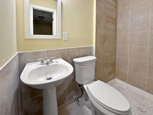 19 Leaf Avenue, Central Islip NY 11722