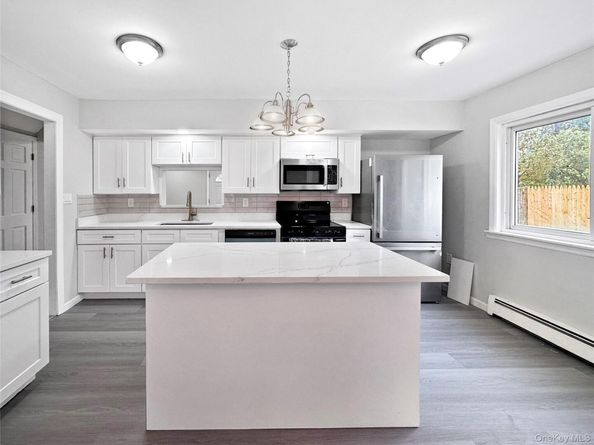 19 Leaf Avenue, Central Islip NY 11722