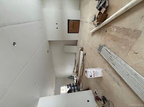 85 Roundtree Drive, Plainview NY 11803