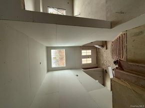 85 Roundtree Drive, Plainview NY 11803