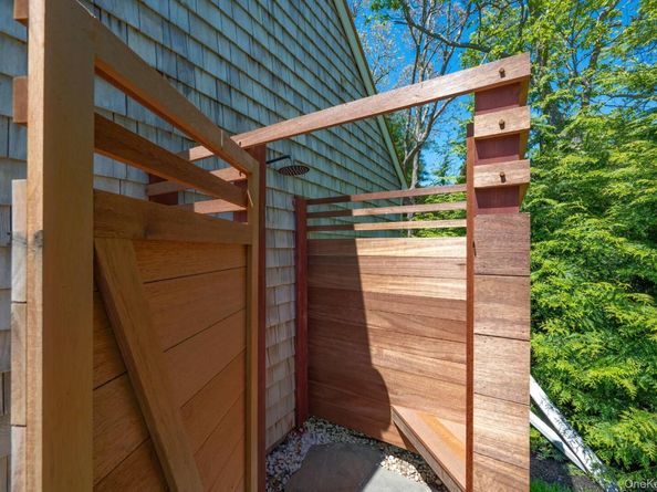 20 Cove Neck Lane, Southampton NY 11968