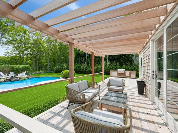 20 Cove Neck Lane, Southampton NY 11968