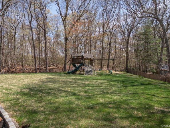 10 Stony Run Court, Dix Hills NY 11746