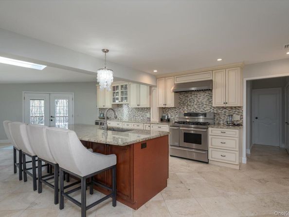 10 Stony Run Court, Dix Hills NY 11746