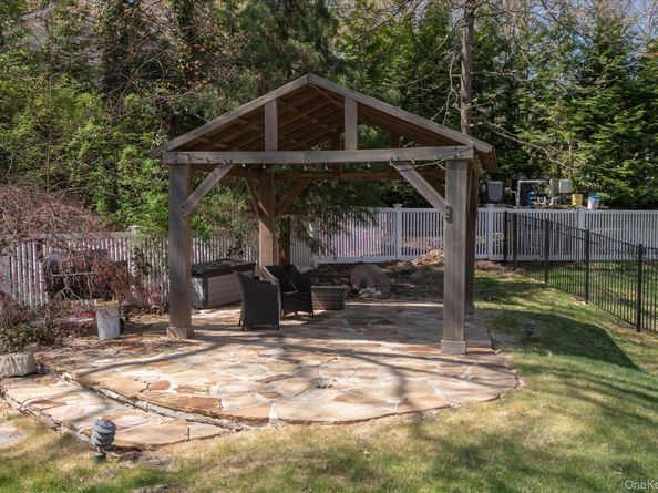 10 Stony Run Court, Dix Hills NY 11746