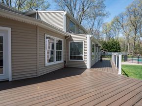 10 Stony Run Court, Dix Hills NY 11746