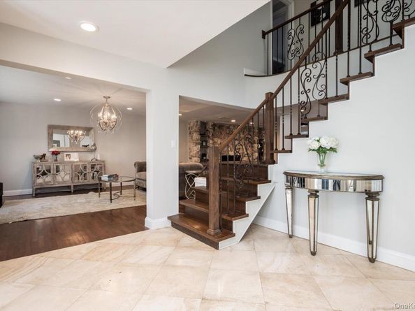 10 Stony Run Court, Dix Hills NY 11746