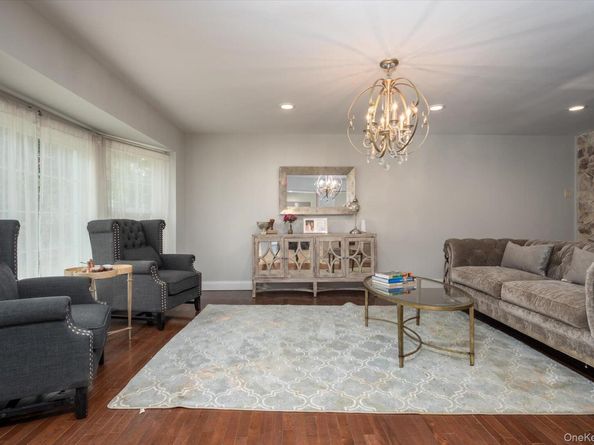 10 Stony Run Court, Dix Hills NY 11746