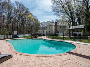10 Stony Run Court, Dix Hills NY 11746