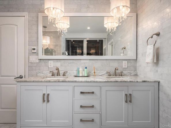 10 Stony Run Court, Dix Hills NY 11746