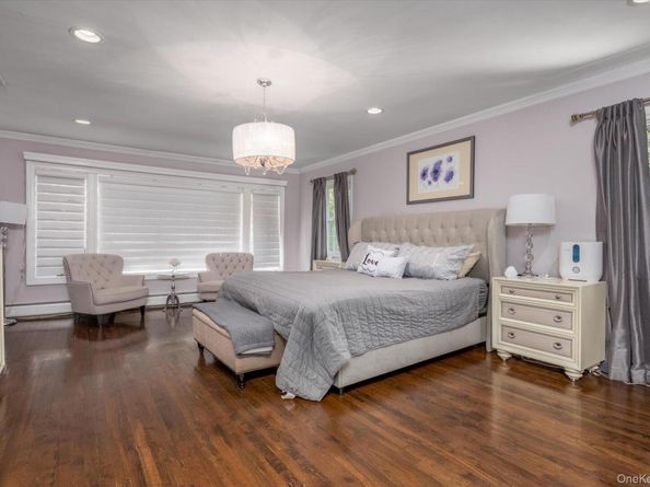 10 Stony Run Court, Dix Hills NY 11746