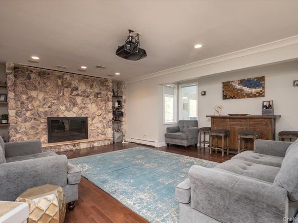 10 Stony Run Court, Dix Hills NY 11746