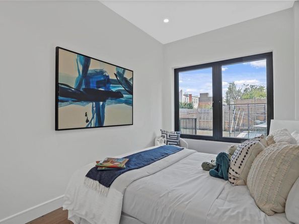 21-31 Shore Boulevard 1A, Astoria NY 11105