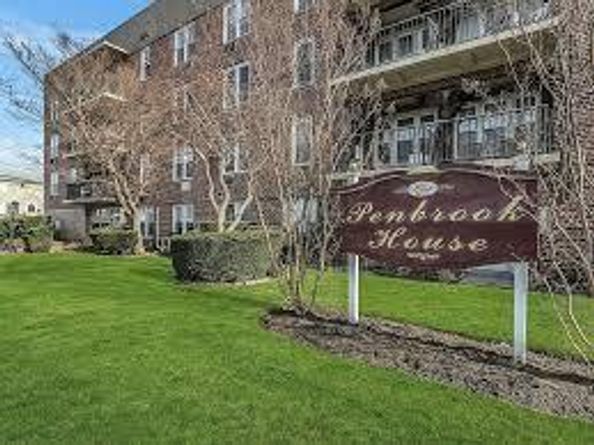 60 Hempstead Avenue 1J, Lynbrook NY 11563