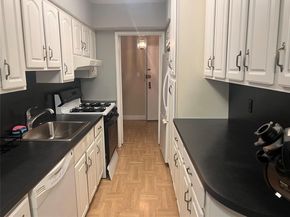 60 Hempstead Avenue 1J, Lynbrook NY 11563