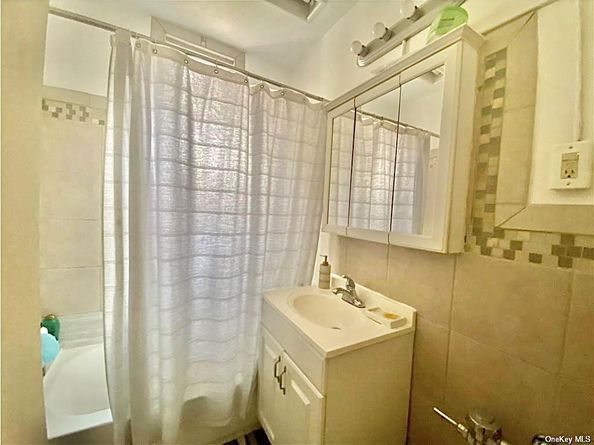 2884 Saint Theresa Avenue, Bronx NY 10461